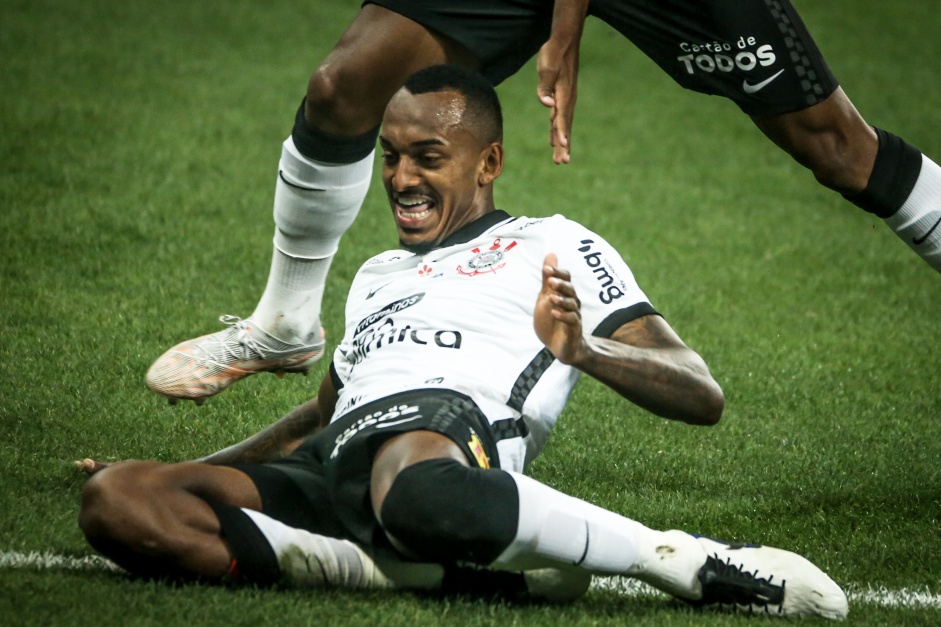 Raul comemorando seu gol contra a Inter de Limeira, pelo Paulistão 2021