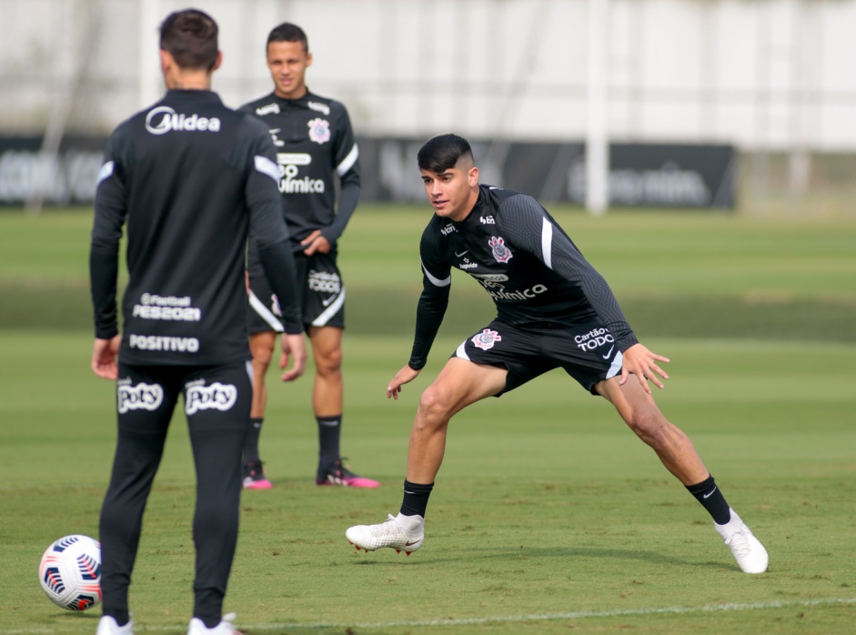 Ángelo Araos durante treino do Corinthians no CT Dr. Joaquim Grava