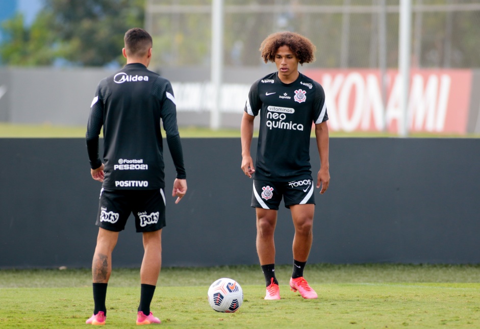 Biro durante treino do Corinthians no CT Dr. Joaquim Grava