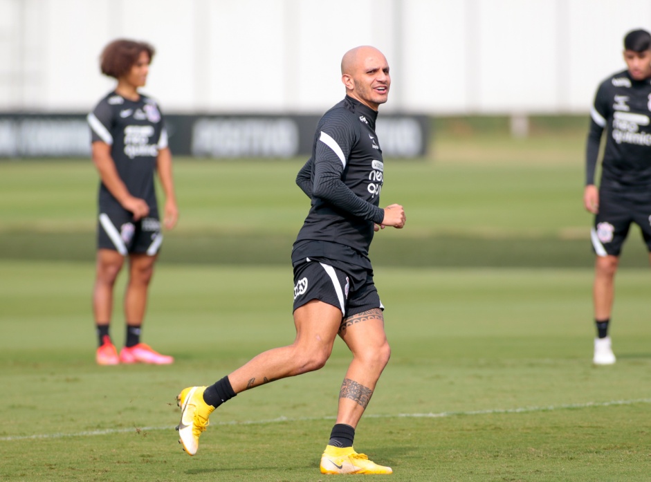 Fábio Santos durante treino do Corinthians no CT Dr. Joaquim Grava