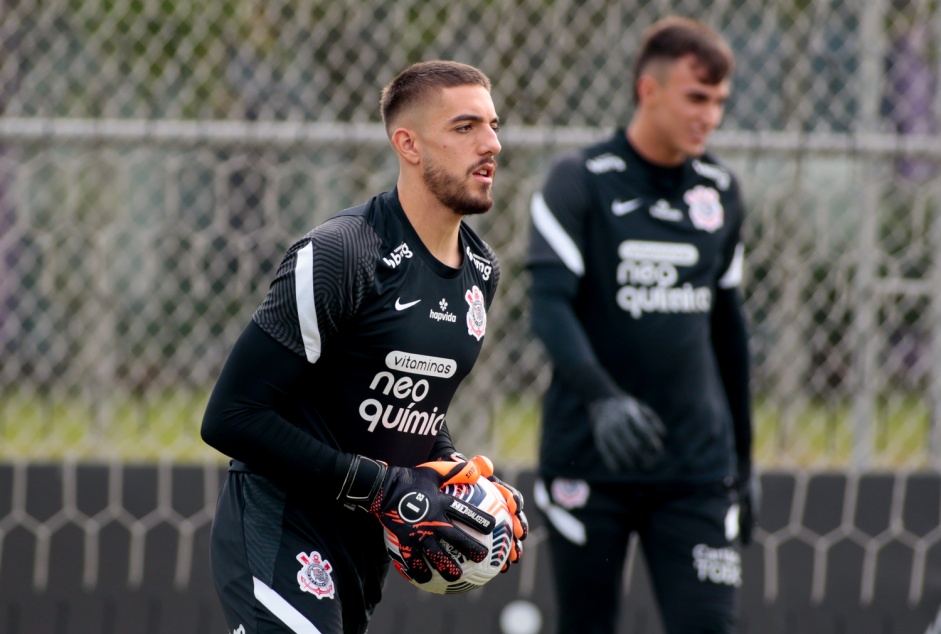 Guilherme durante treino do Corinthians no CT Dr. Joaquim Grava