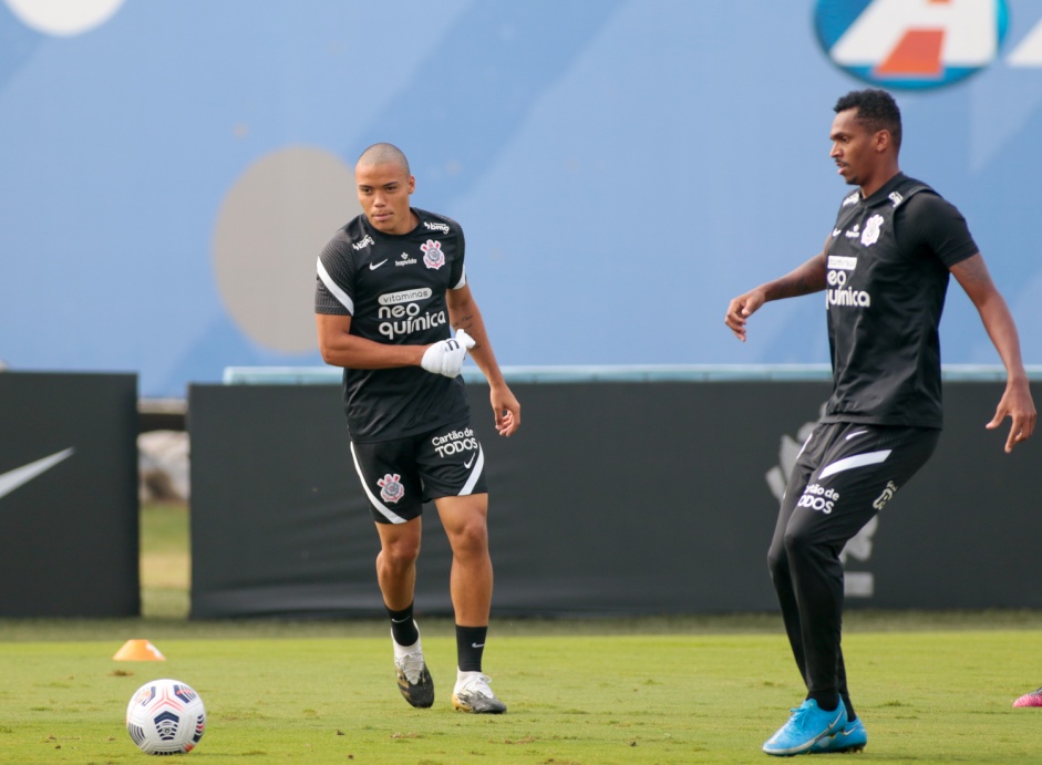 Mandaca e Jô durante treino do Corinthians no CT Dr. Joaquim Grava