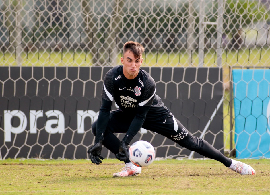 Matheus Donelli durante treino do Corinthians no CT Dr. Joaquim Grava