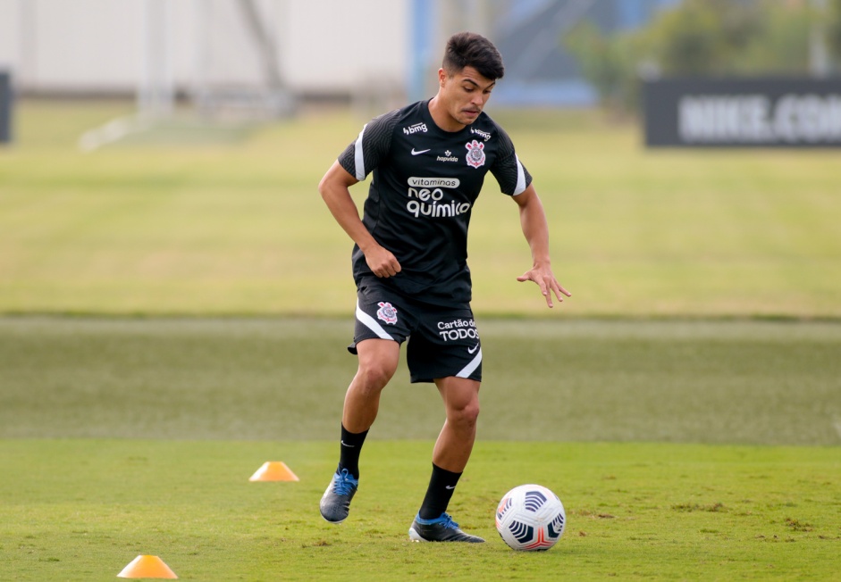 Roni durante treino do Corinthians no CT Dr. Joaquim Grava