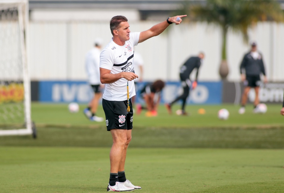 Treinador Vagner Mancini durante treino do Corinthians no CT Dr. Joaquim Grava