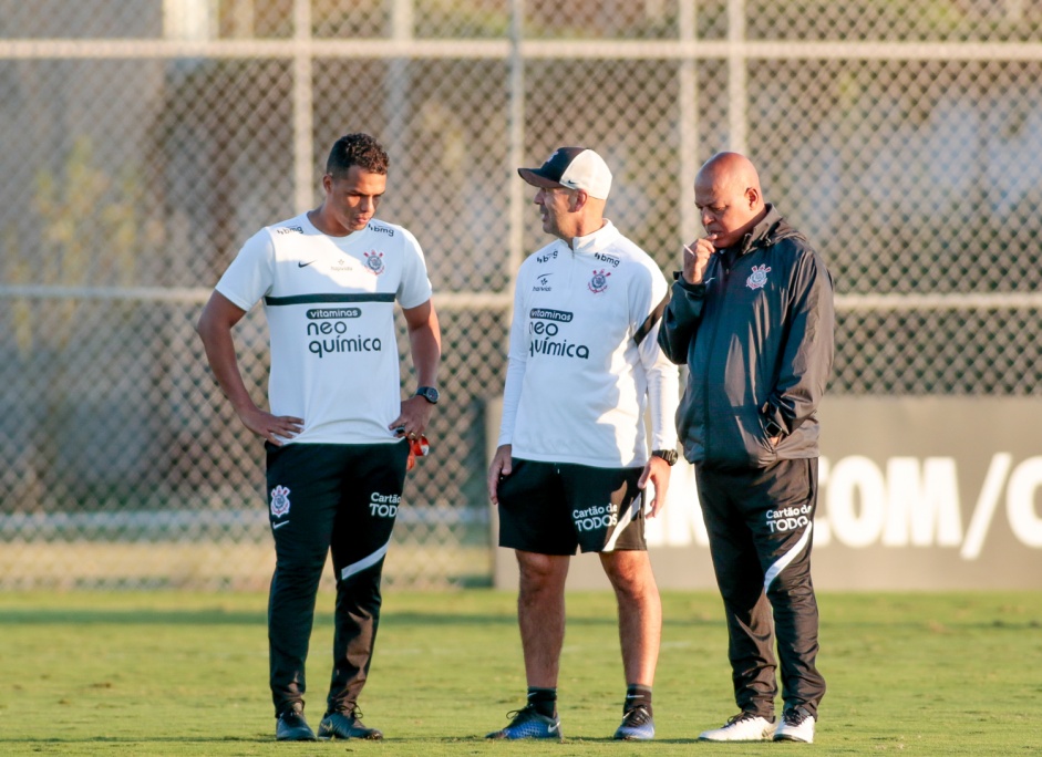 Trio comanda semana de treinos do Corinthians at chegada de novo treinador