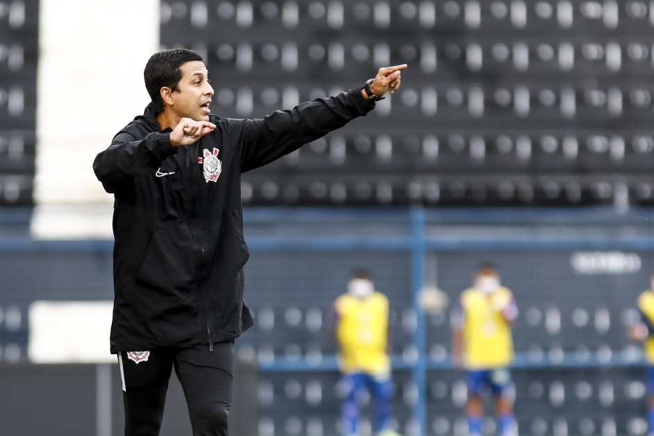 Treinador Gustavo Almeida durante partida contra o Fortaleza, pelo Brasileiro Sub-17