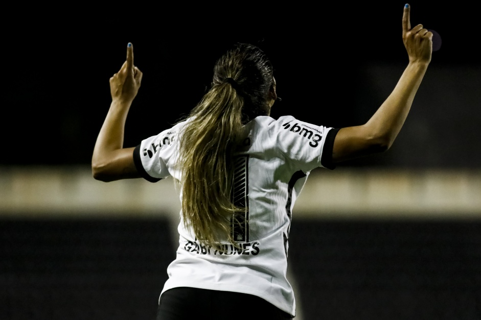 Gabi Nunes comemorando seu gol no jogo entre Corinthians e Real Braslia, pelo Brasileiro Feminino