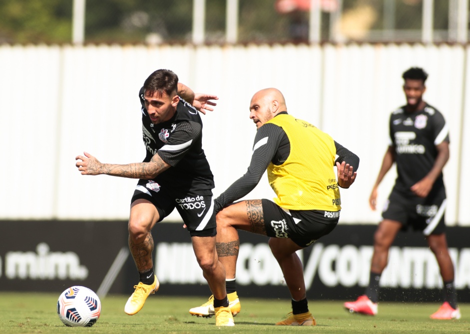 Gustavo Silva e Fbio Santos durante treino do Corinthians no CT Dr. Joaquim Grava