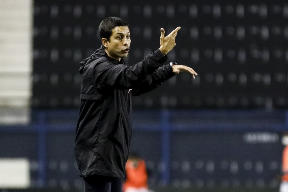 Gustavo Almeida, treinador do Corinthians, durante partida contra o Vasco pelo Brasileiro Sub-17