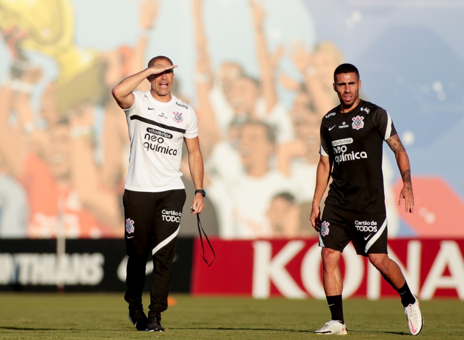 Sylvinho e Gabriel no primeiro treino do Corinthians sob comando do novo treinador