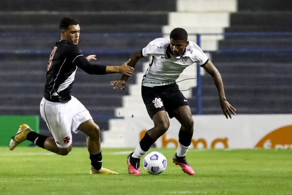 Vitor Meer durante partida entre Corinthians e Vasco, pelo Brasileiro Sub-17