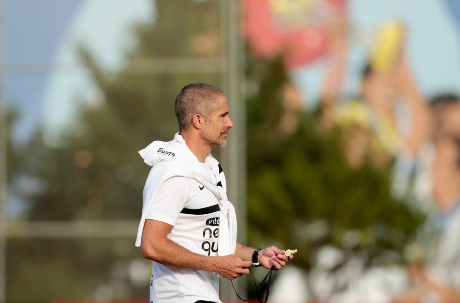 Sylvinho apareceu no BID e est liberado para treinar o Corinthians