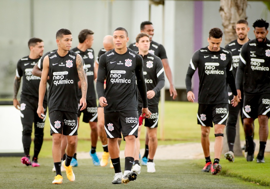Adson e Mandaca durante ltimo treino do Corinthians antes da estreia pelo Brasileiro 2021