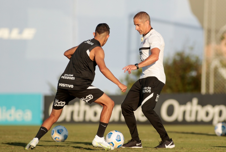 Adson e Sylvinho durante treino do Corinthians no CT Dr. Joaquim Grava