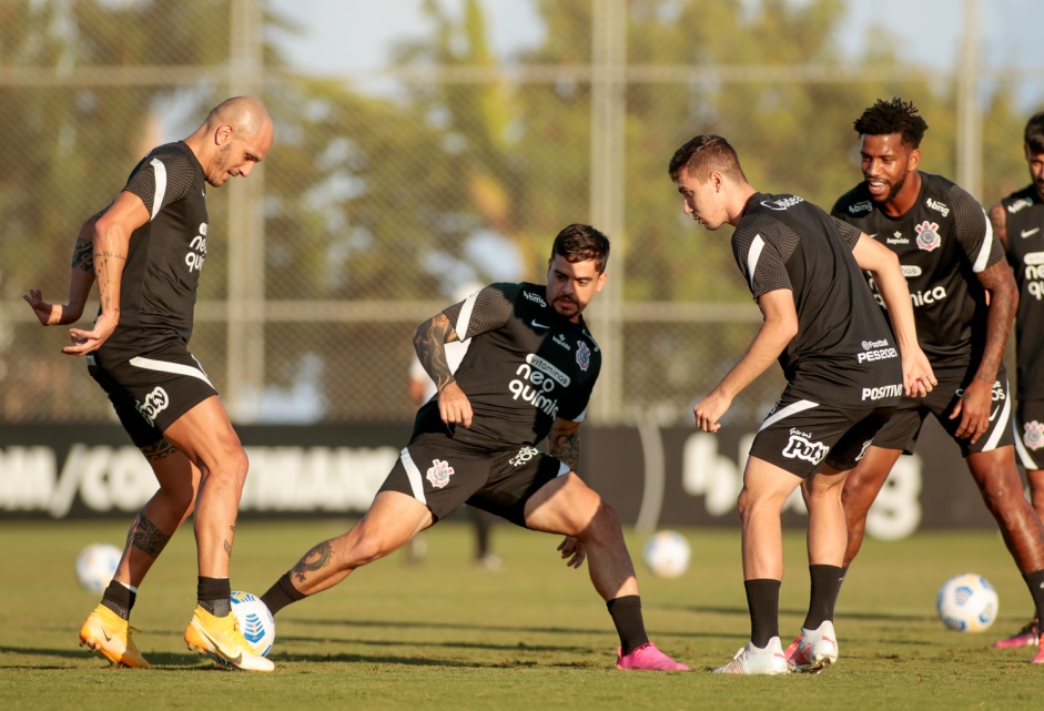 Fbio Santos, Fagner, Gil e companheiros durante treino do Corinthians no CT Dr. Joaquim Grava
