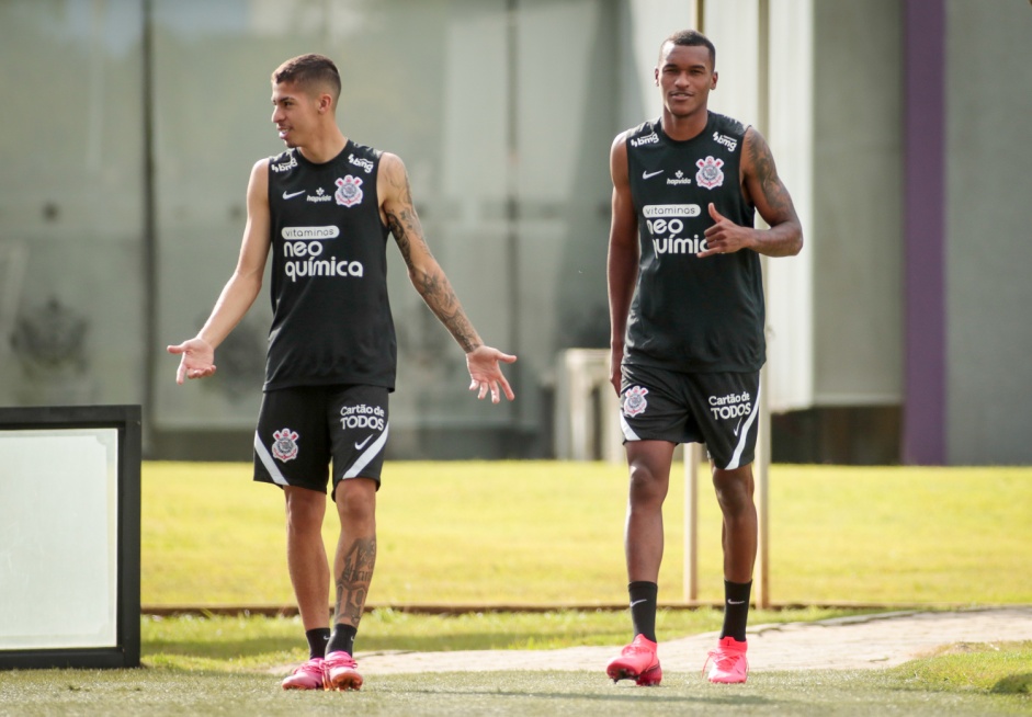 Gabriel Pereira e Felipe Augusto durante ltimo treino do Corinthians antes da estreia pelo BR