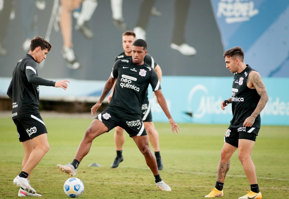 Vital, Lo Natel e Mosquito durante ltimo treino do Corinthians antes da estreia pelo Brasileiro 20