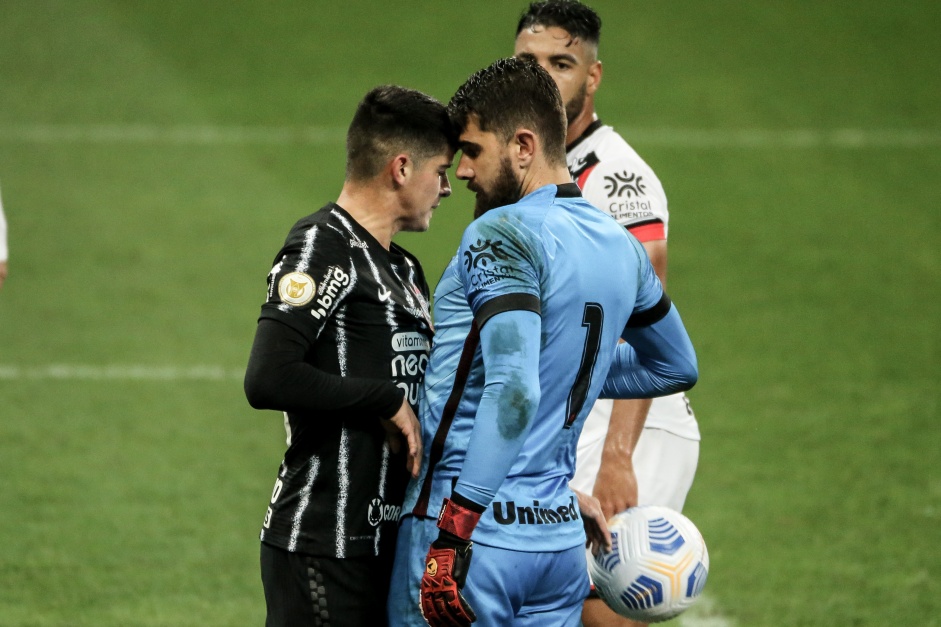 Araos em confuso durante jogo entre Corinthians e Atltico-GO na Neo Qumica Arena