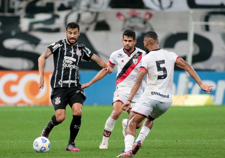 Camacho na estreia do Corinthians no Campeonato Brasileiro 2021, contra o Atltico-MG