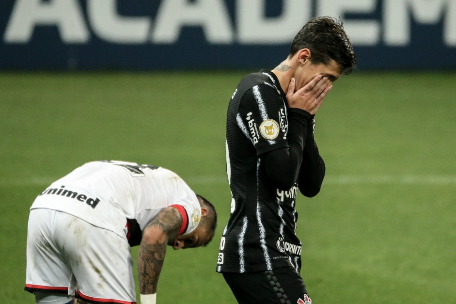 Mateus Vital perdeu pnalti no jogo estreia do Corinthians no Brasileiro, contra o Atltico-GO