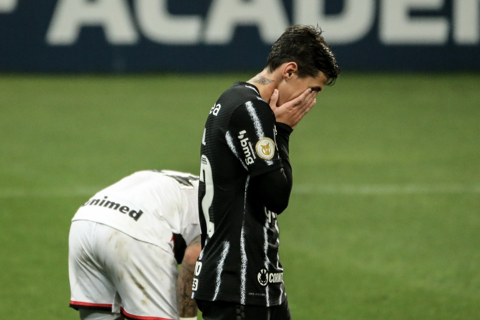 Vital perdeu um pnalti no jogo entre Corinthians e Atltico-GO na Neo Qumica Arena