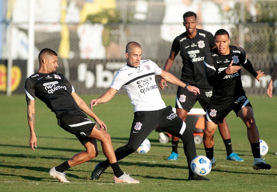 Sylvinho conquistou primeira vitria em seu terceiro jogo no comando do Corinthians