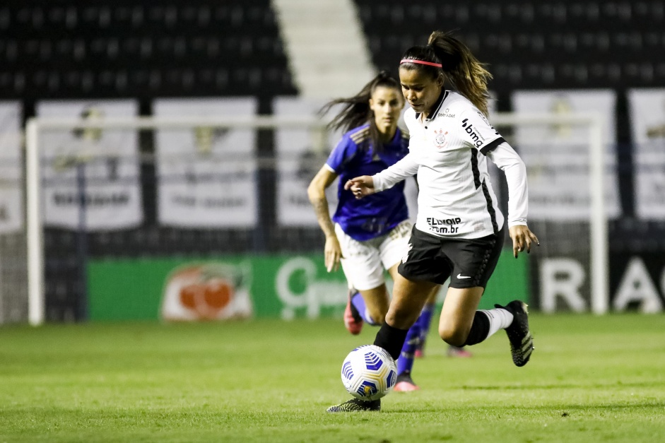 Vic Albuquerque durante duelo entre Corinthians e Cruzeiro, pelo Brasileiro Feminino