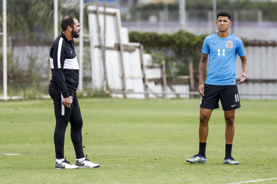 Danilo e Matheus Matias durante treino do elenco de Aspirantes do Corinthians Danilo e Matheus Matias durante treino do elenco de Aspirantes do Corinthians
