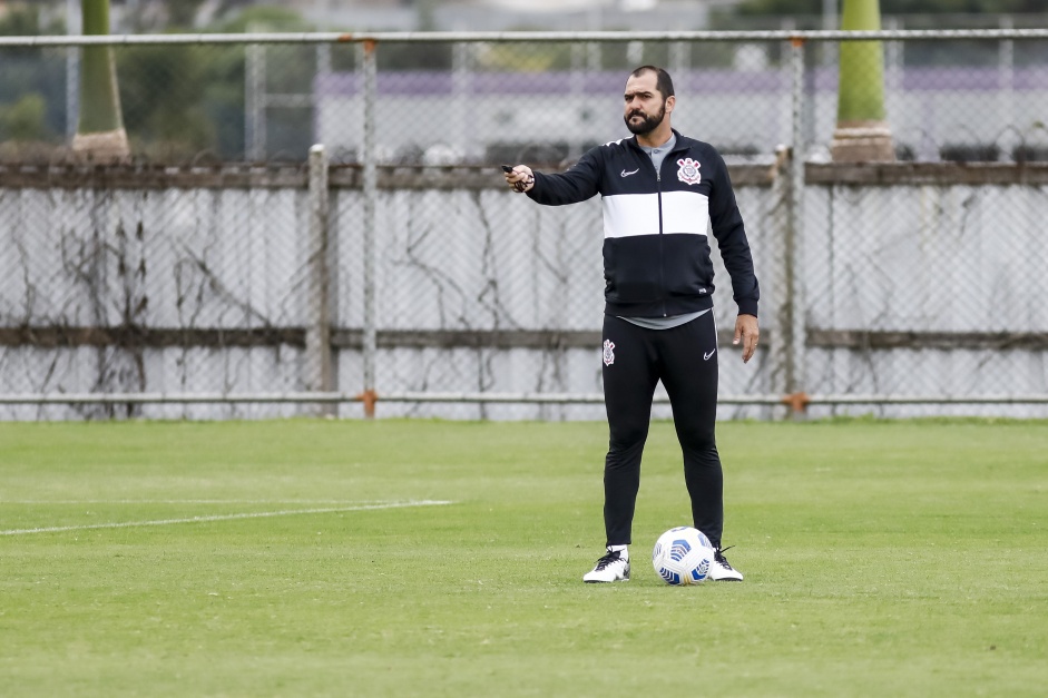 Danilo estreou como treinador em 2021, no comando da equipe Sub-23 do Corinthians