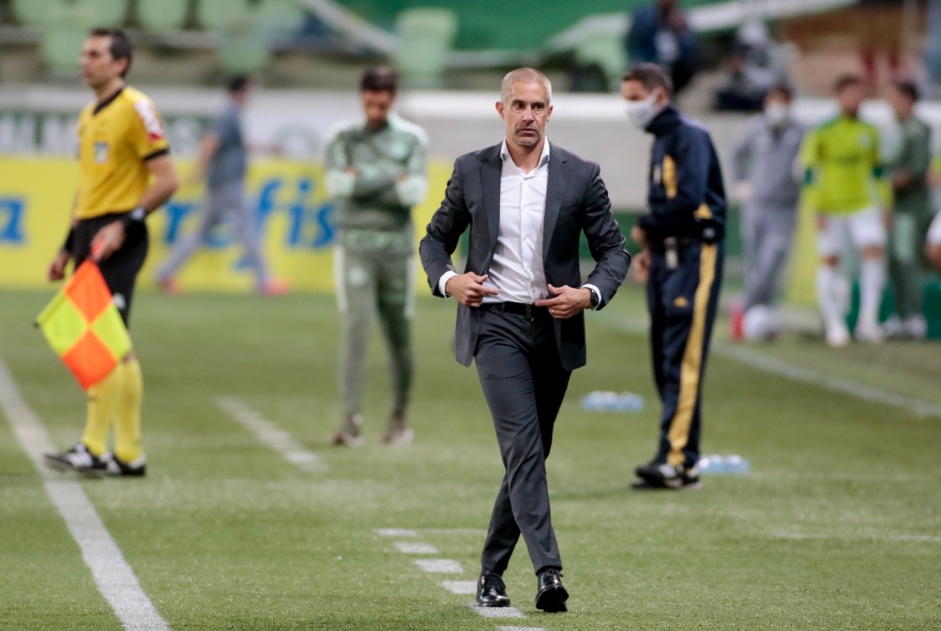 Tcnico Sylvinho no Drbi entre Corinthians e Palmeiras, no Allianz Parque, pelo Brasileiro