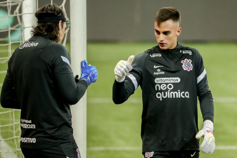 Cássio e Donelli no aquecimento antes do Dérbi entre Corinthians e Palmeiras, no Allianz Parque