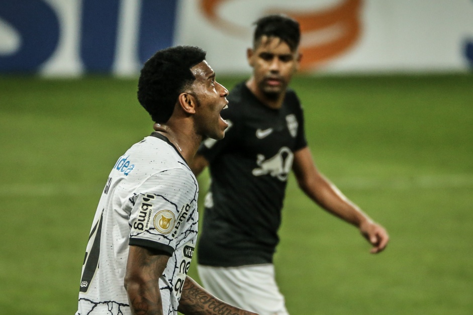 Gil durante jogo entre Corinthians e Red Bull Bragantino, pelo Brasileiro