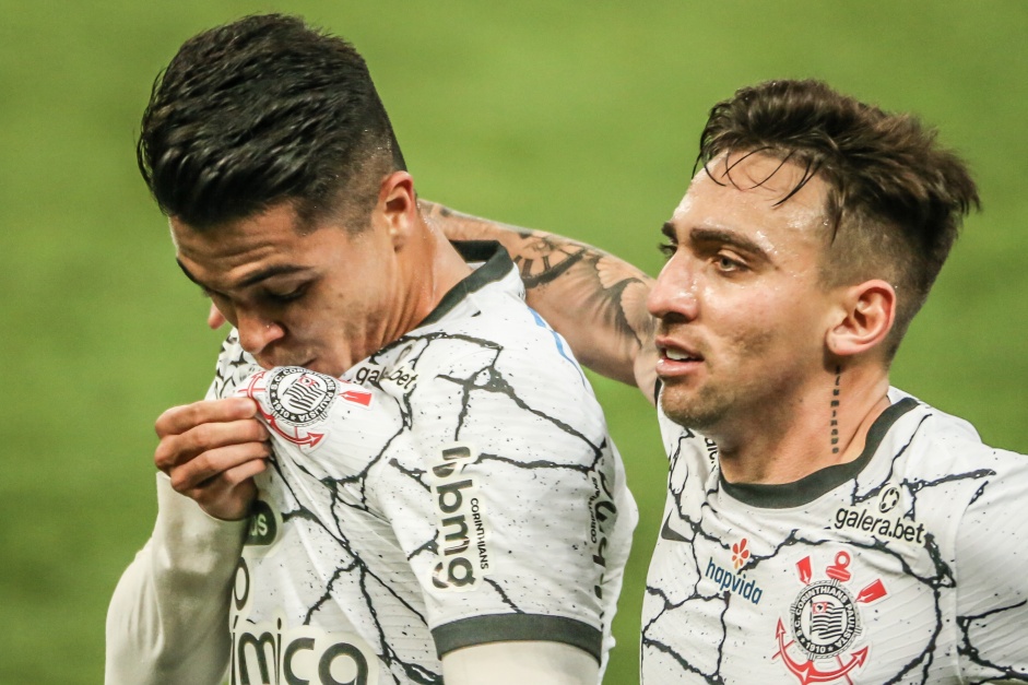 Roni anotou o primeiro gol do Corinthians contra o Red Bull Bragantino, na Neo Qumica Arena