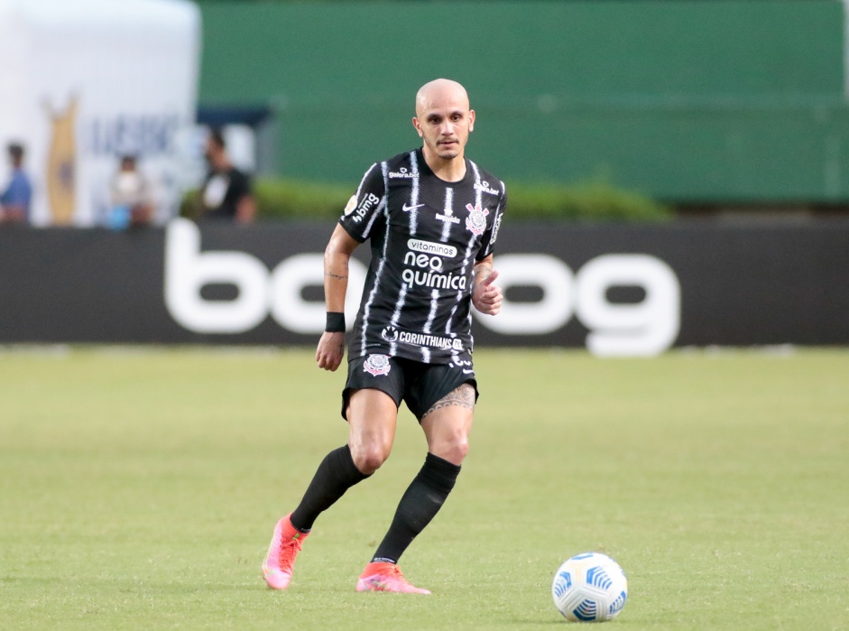 Fábio Santos na partida entre Corinthians e Bahia, pelo Brasileiro, em Pituaçu