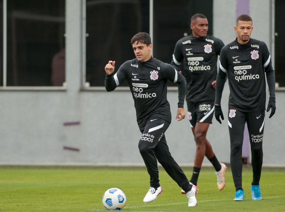 Fagner, Felipe Augusto e Joo Victor no ltimo treino do Corinthians antes do duelo contra o Bahia