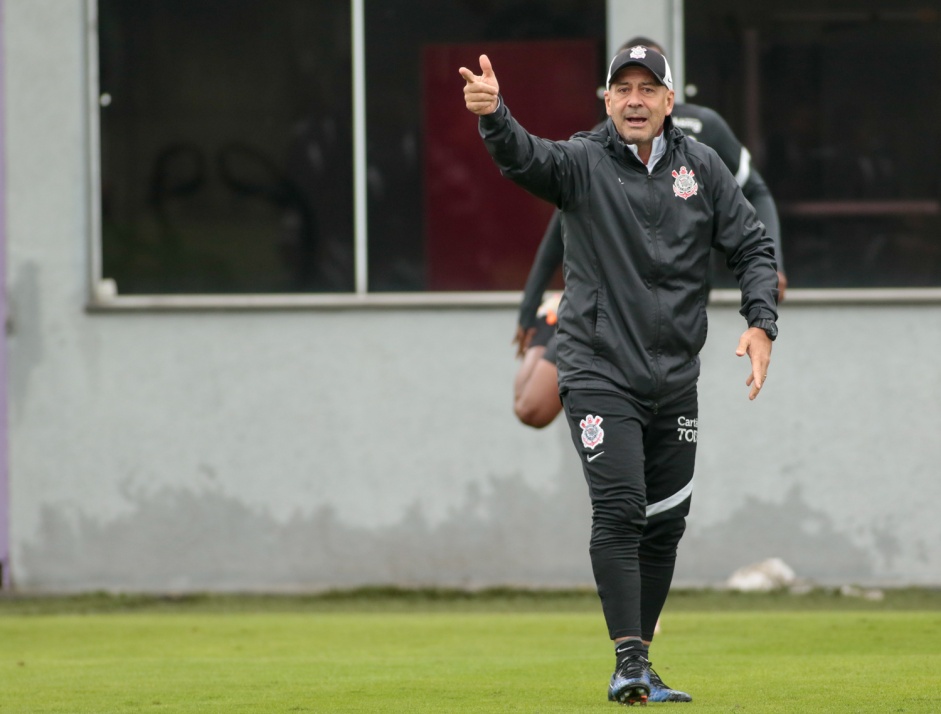 Preparador fsico, Flvio de Oliveira, no ltimo treino do Corinthians antes do duelo contra o Bahia