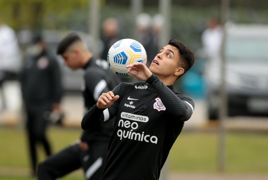 Volante Roni ganha destaque nas ltimas partidas do Corinthians aps mudana de posicionamento em campo