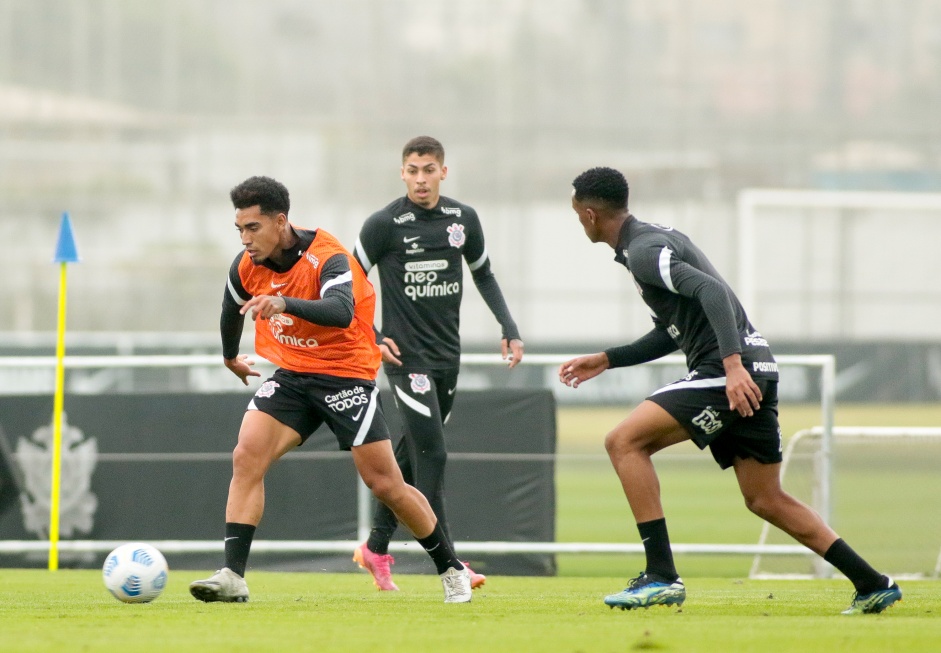 Du, Gabriel e Cau durante treinamento do Corinthians em preparao para duelo contra o Sport