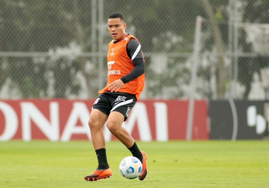 Mandaca durante treinamento do Corinthians em preparao para duelo contra o Sport