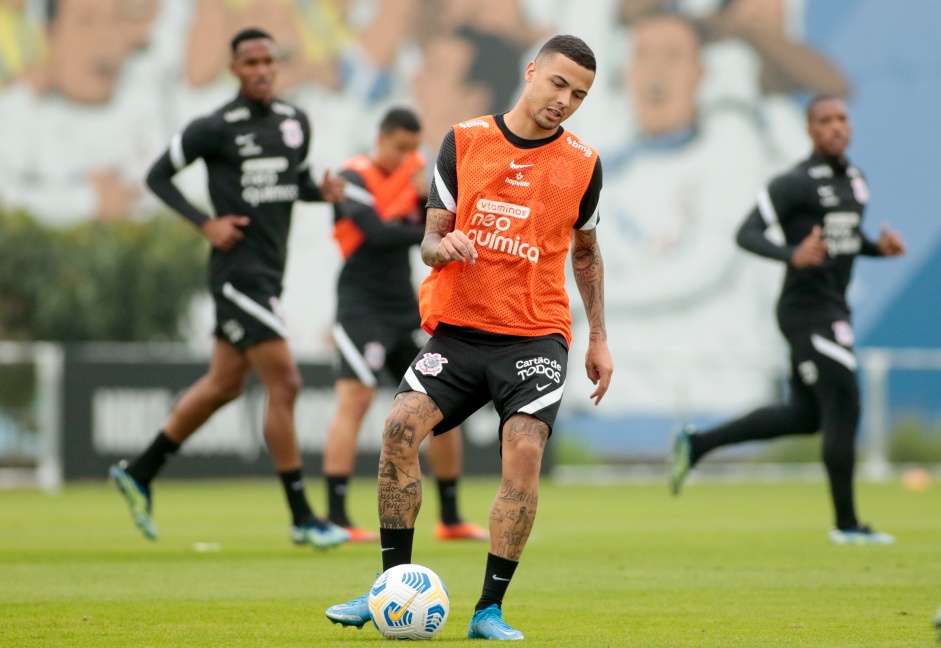 Thiaguinho durante treinamento do Corinthians em preparao para duelo contra o Sport