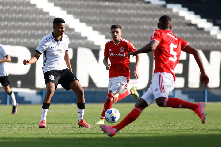 Keven Vincius no empate entre Corinthians e Internacional, pelo Campeonato Brasileiro Sub-20