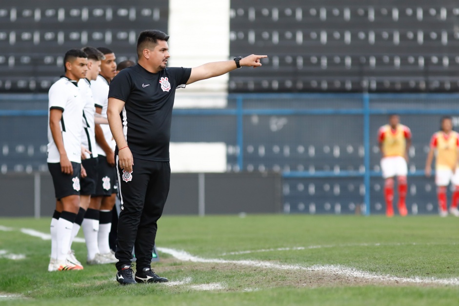 Tarcsio Pugliese comandou o empate entre Corinthians e Internacional, pelo Sub-20