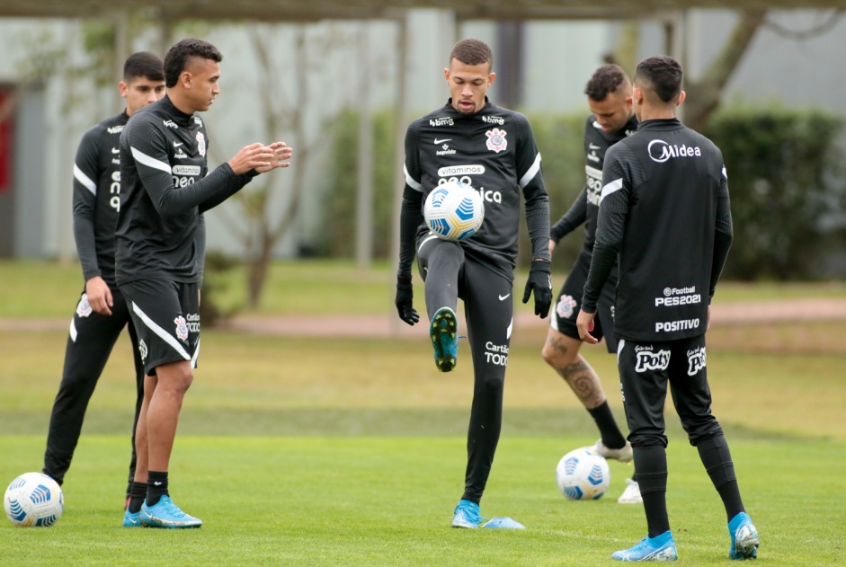 Cantillo, Joo Victor e Luan no treinamento do Corinthians