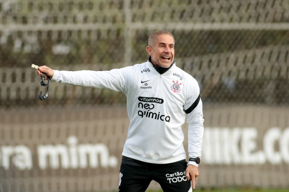 Sylvinho avalia seu desempenho no Corinthians