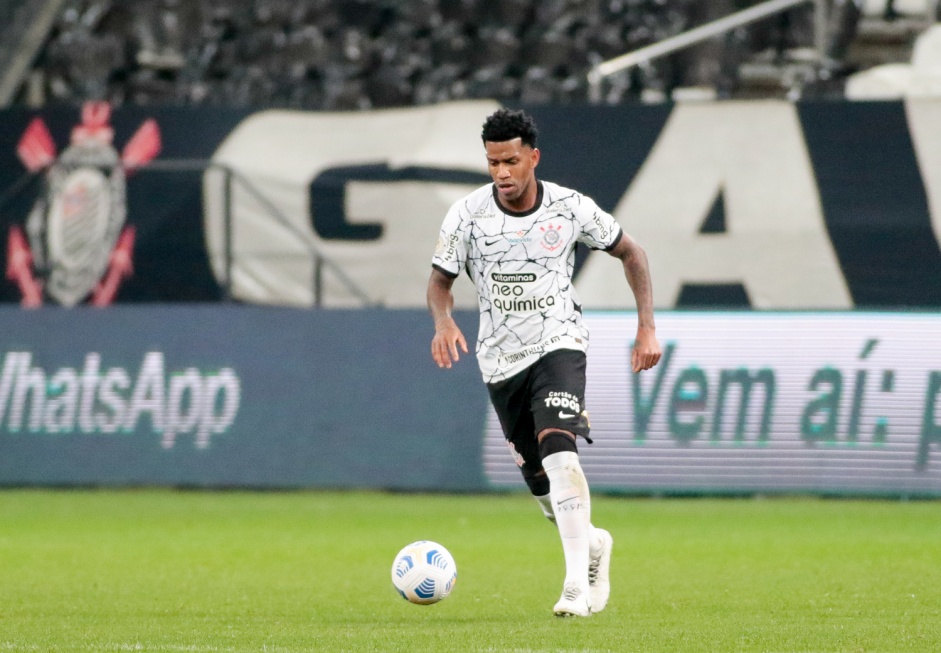 Gil durante o clássico pelo Brasileirão