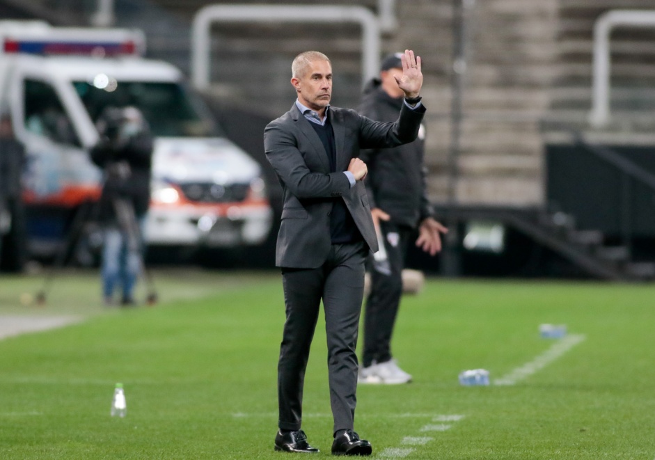 Sylvinho durante o clássico contra o São Paulo