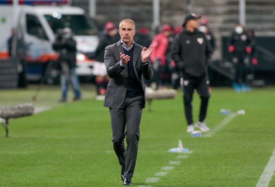 Sylvinho durante o empate sem gols com o São Paulo