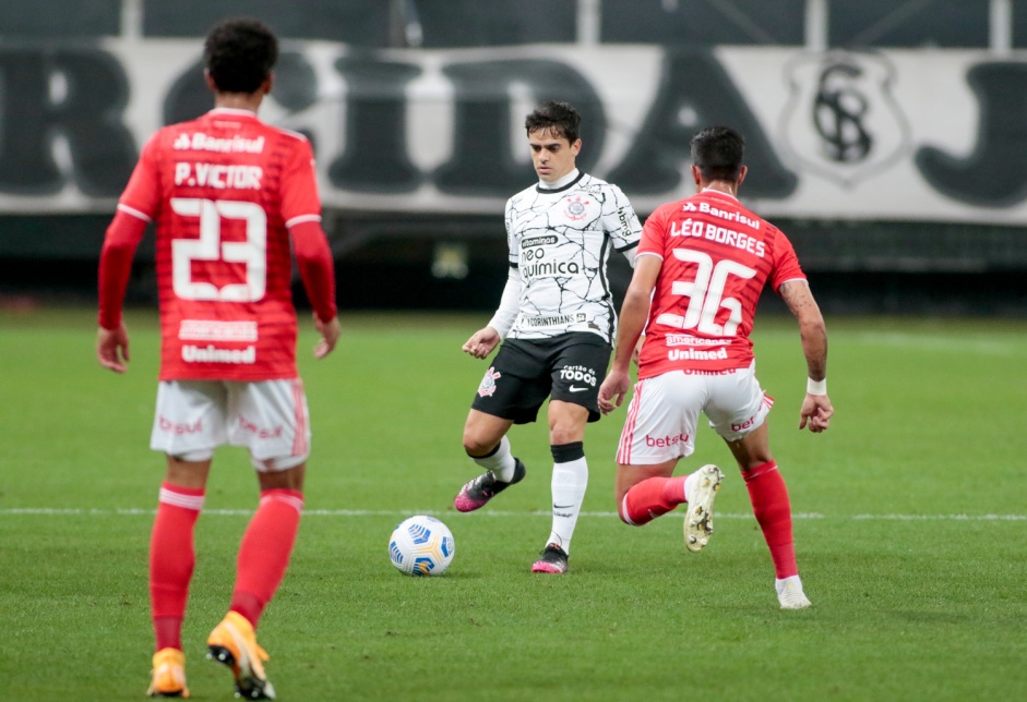 Fagner no jogo contra o Internacional, na Neo Química Arena, pelo Brasileirão