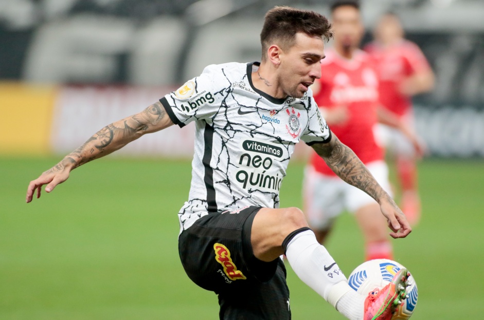 Provável titular contra Santos, Gustavo Mosquito busca igualar temporada mais artilheira pelo Corinthians